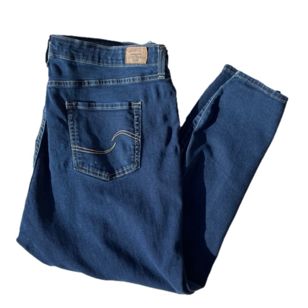 🌸Levi’s blue jeans Size 18 short petite w/ stretch mid-rise skinny women’s pant